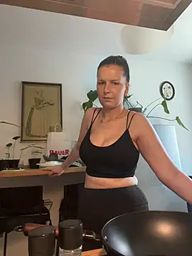 Off  Melonenmandy online show from August 1, 11:53 am
