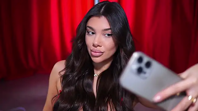 Snapshot of NatyDesiree chatting on January 26, 7:52 pm NatyDesiree online show from January 26, 7:52 pm