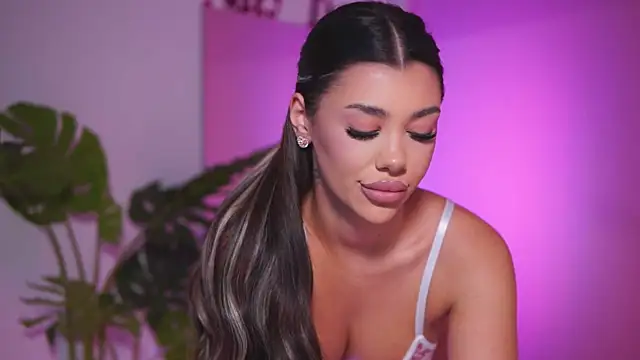 Snapshot of NatyDesiree chatting on March 3, 11:22 am NatyDesiree online show from March 3, 11:22 am