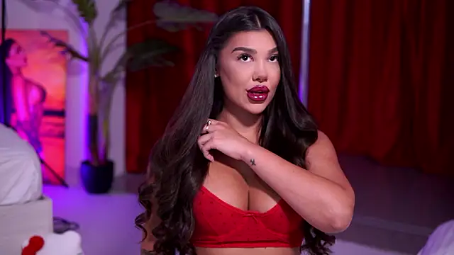 NatyDesiree online show from February 5, 8:02 pm