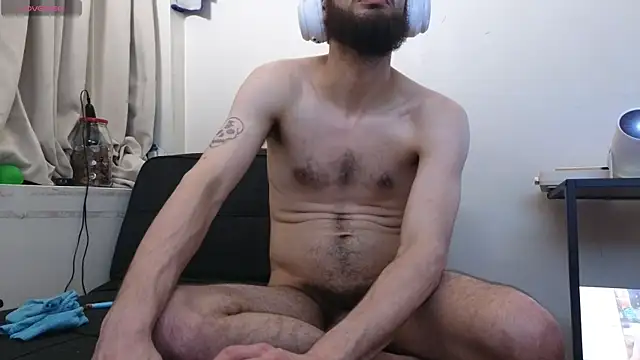 Snapshot of pantslesstraveler_plt chatting on December 31, 6:27 am pantslesstraveler plt online show from December 31, 6:27 am