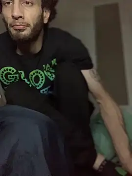 Snapshot of pantslesstraveler_plt chatting on September 9, 11:04 pm pantslesstraveler plt online show from September 9, 11:04 pm