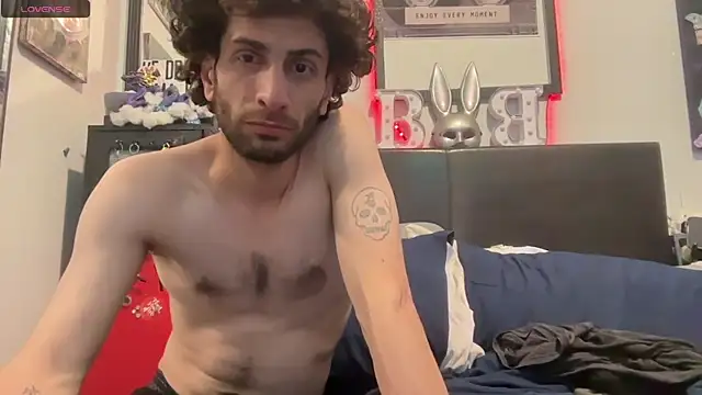 pantslesstraveler plt online show from November 22, 1:59 am