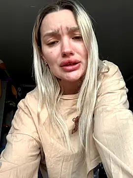 Snapshot of Sextazy chatting on October 18, 9:21 am Sextazy online show from October 18, 9:21 am