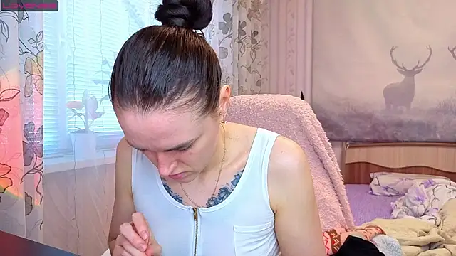 Snapshot of Bella__Swoon chatting on April 28, 4:50 am Bella Swoon online show from April 28, 4:50 am