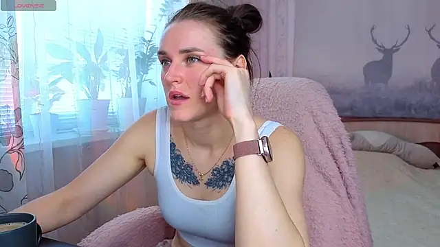 Snapshot of Bella__Swoon chatting on May 26, 5:25 am Bella Swoon online show from May 26, 5:25 am