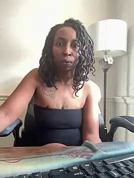 LeyaHoneybuns online show from February 19, 7:16 pm