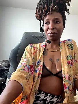 LeyaHoneybuns online show from January 7, 4:53 pm