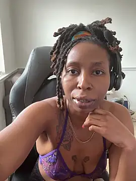 LeyaHoneybuns online show from February 25, 4:49 pm