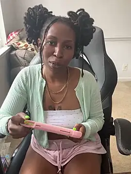 LeyaHoneybuns online show from April 14, 3:29 pm