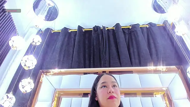 RileySweett online show from April 4, 12:13 pm