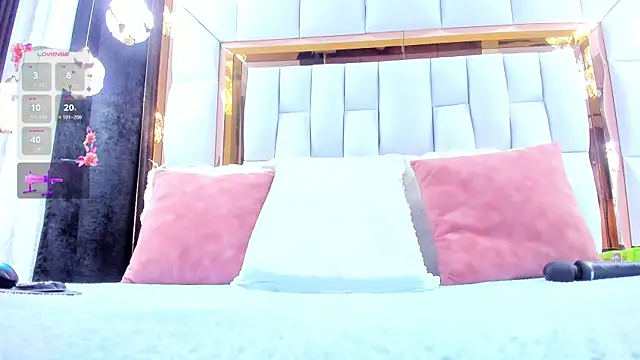 RileySweett online show from April 9, 11:59 am