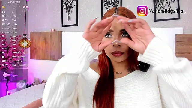 nahomiidasilva  online show from April 17, 8:45 pm