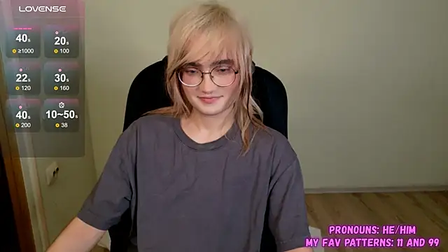 Snapshot of CuteYukiKun chatting on October 4, 9:13 pm CuteYukiKun online show from October 4, 9:13 pm