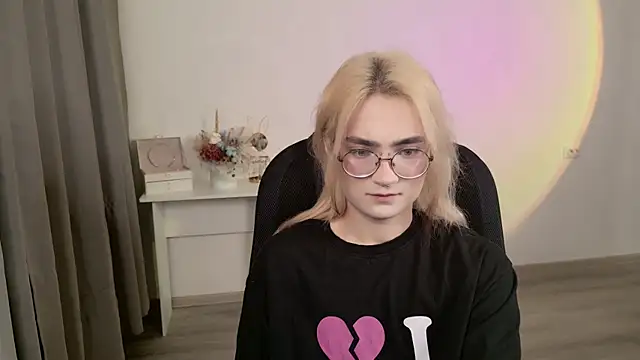 CuteYukiKun online show from March 27, 1:00 am