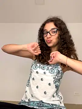 uniquerossie online show from January 8, 7:54 am