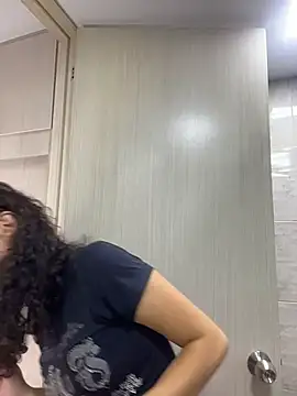 uniquerossie online show from February 23, 9:06 am