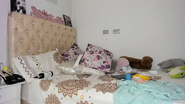 Snapshot of shantallhotxx chatting on March 11, 3:45 pm shantallhotxx online show from March 11, 3:45 pm