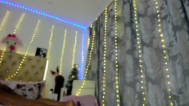 Snapshot of shantallhotxx chatting on December 15, 4:55 pm shantallhotxx online show from December 15, 4:55 pm