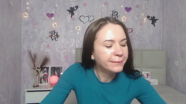 KaraCriegs online show from March 9, 9:25 pm