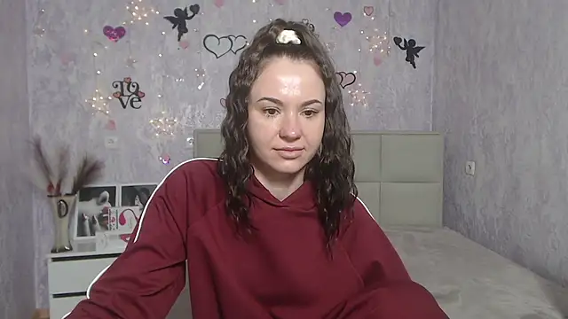 KaraCriegs online show from March 12, 9:35 pm