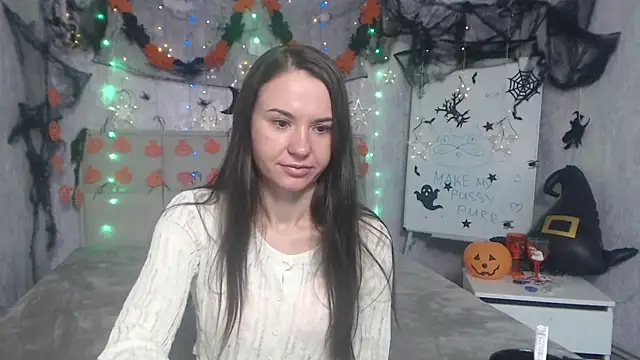 KaraCriegs online show from November 1, 6:32 pm