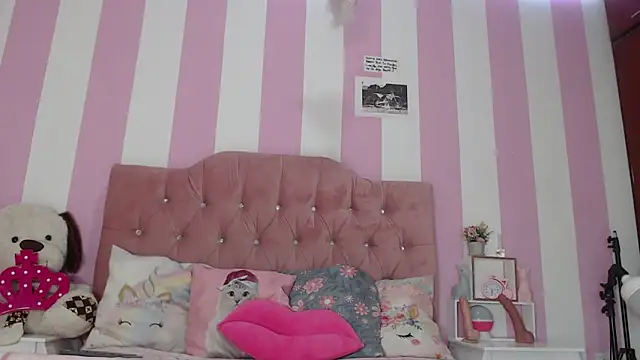 Snapshot of zaleya_mateus chatting on March 3, 11:05 am zaleya mateus online show from March 3, 11:05 am