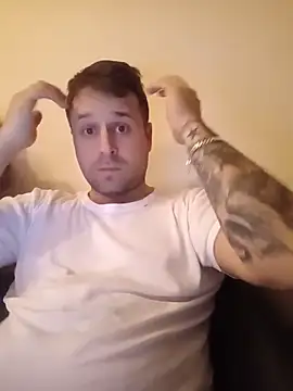 Snapshot of LucianM6 chatting on November 30, 2:54 pm LucianM6 online show from November 30, 2:54 pm