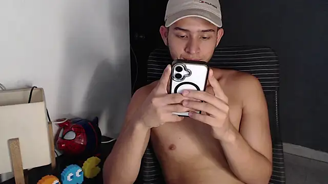 Snapshot of harold_18_ chatting on April 18, 5:39 pm harold 18 online show from April 18, 5:39 pm