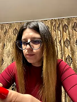 NadiraNoor online show from October 9, 6:50 pm