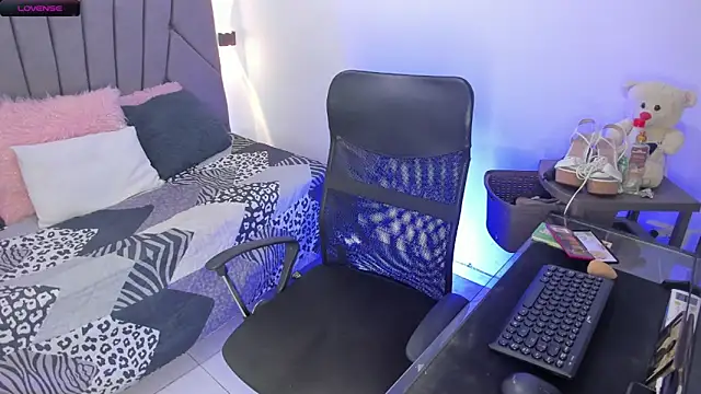 Snapshot of shannonbbw chatting on September 18, 12:51 pm shannonbbw online show from September 18, 12:51 pm