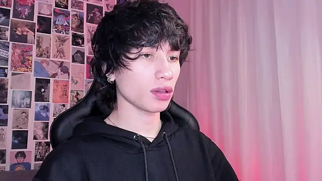 Snapshot of liamelf chatting on January 14, 3:32 am liamelf online show from January 14, 3:32 am