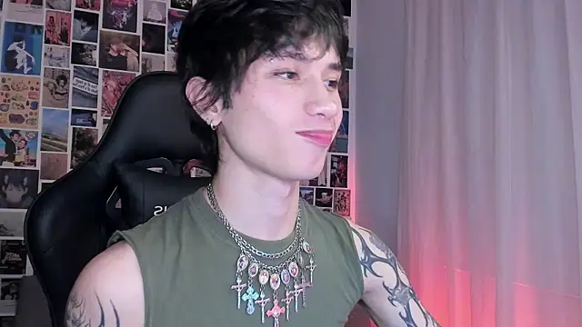 Snapshot of liamelf chatting on March 5, 4:24 am liamelf online show from March 5, 4:24 am