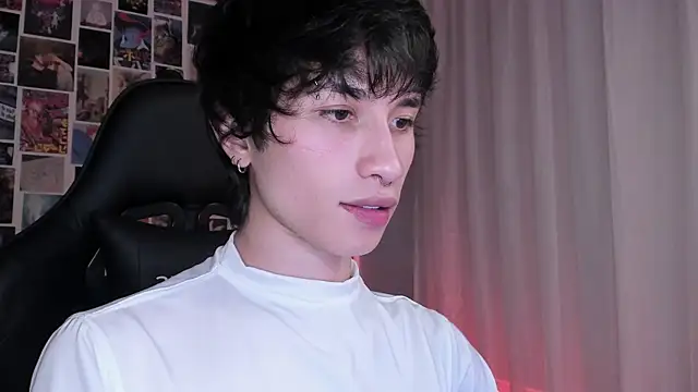 Snapshot of liamelf chatting on March 8, 1:50 am liamelf online show from March 8, 1:50 am