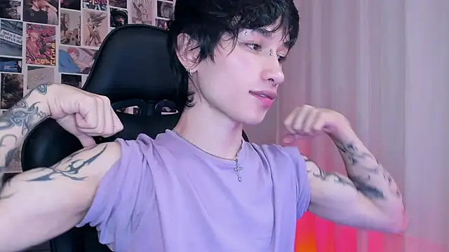 Snapshot of liamelf chatting on March 13, 4:05 am liamelf online show from March 13, 4:05 am