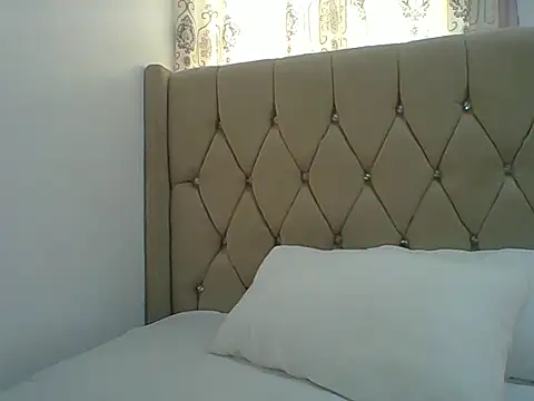 Snapshot of Creamy_Hotpussy25 chatting on December 4, 6:01 am Creamy Hotpussy25 online show from December 4, 6:01 am