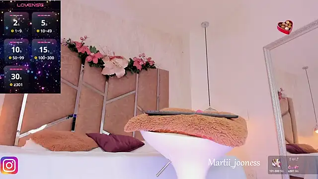 Snapshot of Martinaa_Jones_ chatting on January 12, 7:10 pm Martinaa Jones online show from January 12, 7:10 pm
