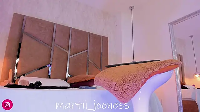 Snapshot of Martinaa_Jones_ chatting on February 23, 2:18 am Martinaa Jones online show from February 23, 2:18 am