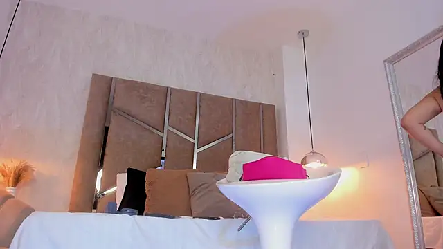 Martinaa Jones  online show from March 6, 12:23 pm