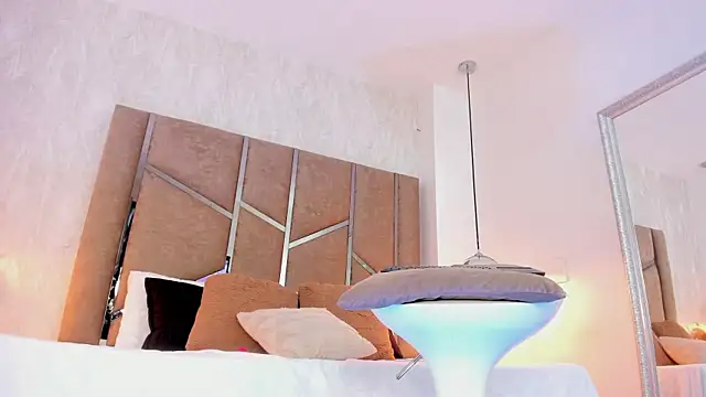 Martinaa Jones  online show from March 29, 12:49 pm