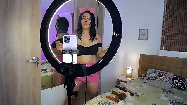 ShanonLe online show from January 29, 4:52 pm