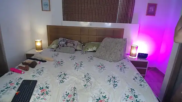 ShanonLe online show from February 7, 5:40 pm