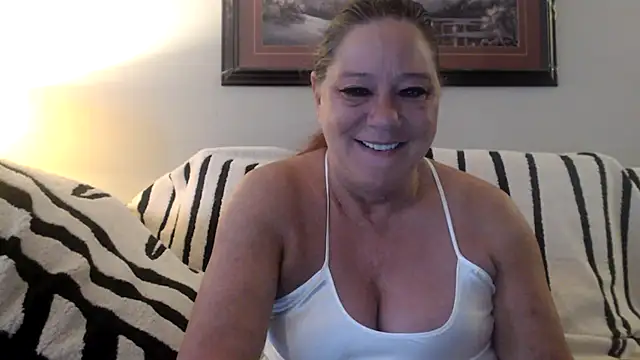 Snapshot of LexxiLeeds chatting on May 13, 11:07 am LexxiLeeds online show from May 13, 11:07 am