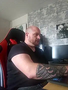 Snapshot of destructeur6 chatting on December 1, 1:05 pm destructeur6 online show from December 1, 1:05 pm