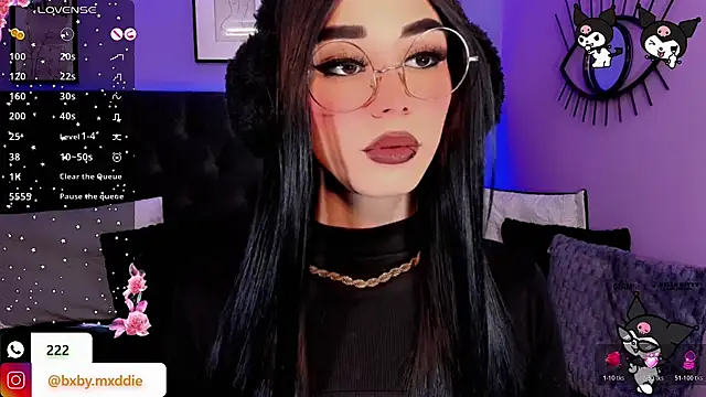 kimMaddiee online show from October 19, 7:09 am