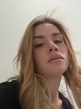 EmiliaCatalina online show from November 1, 9:17 pm