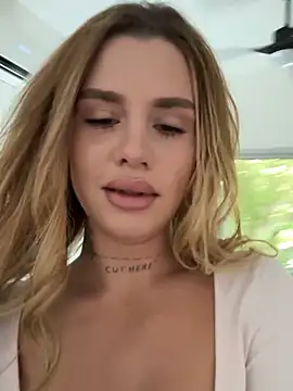 EmiliaCatalina online show from November 22, 7:46 pm