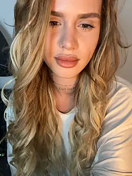 EmiliaCatalina online show from December 18, 12:27 am