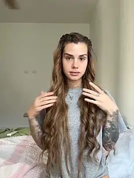 Snapshot of EmiliaCatalina chatting on May 2, 8:03 pm EmiliaCatalina online show from May 2, 8:03 pm