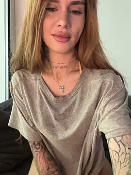 Snapshot of EmiliaCatalina chatting on May 17, 4:25 pm EmiliaCatalina online show from May 17, 4:25 pm